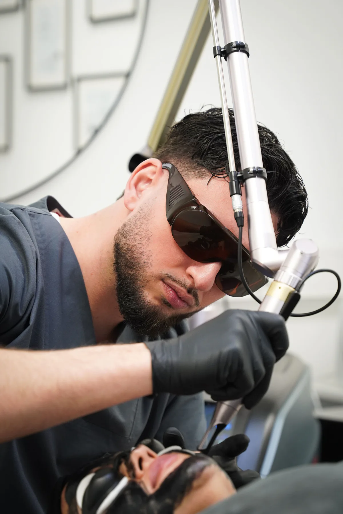 Laserbehandlung in der Melimedics Praxis