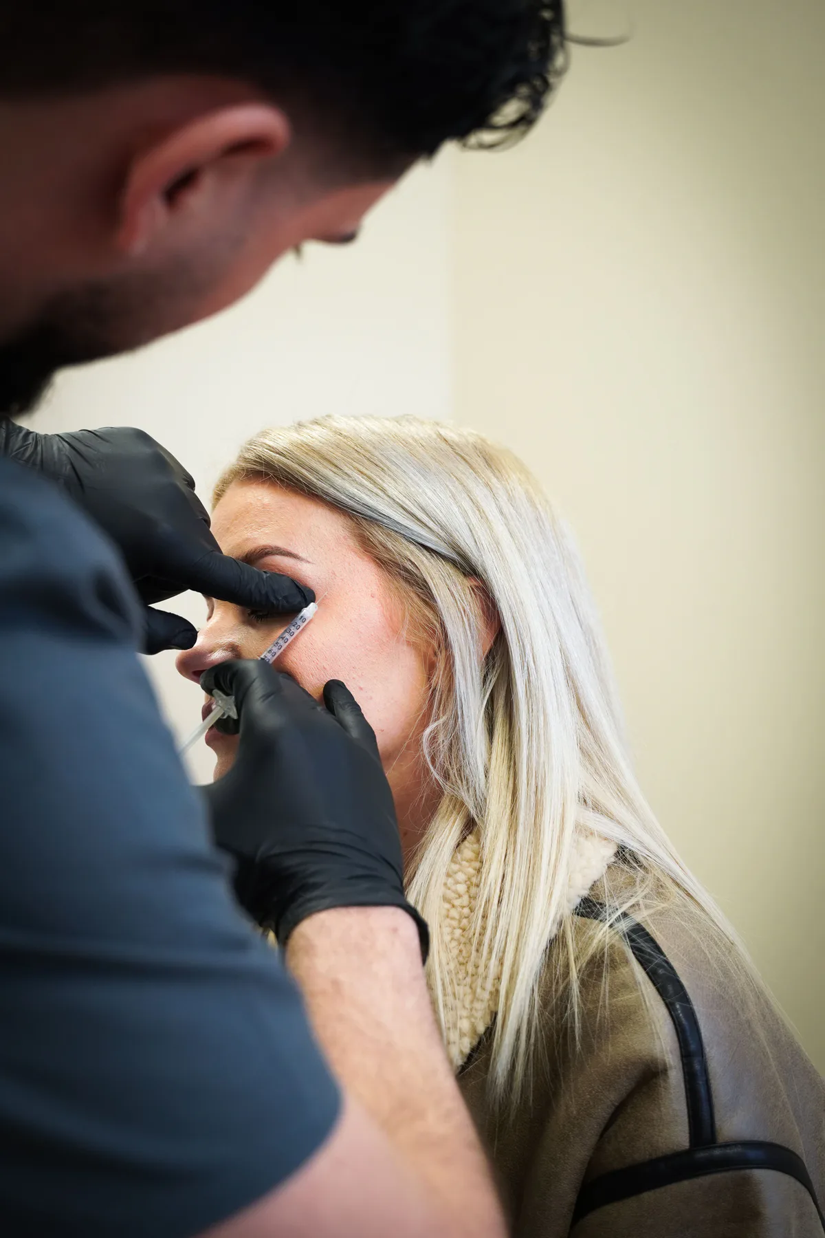 Botulinumtoxin-Behandlung einer Patientin bei Melimedics